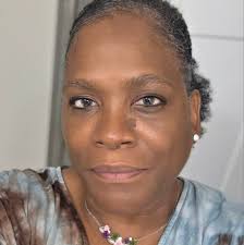 What are some strategies to quiet the lunchroom for 6th graders