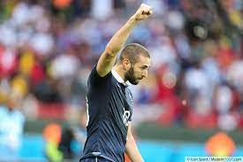 | voici la composition de l'équipe de france qui joue à 22 h face à l'equateur: Equipe De France L Absence De Karim Benzema Deschamps Les Critiques Karim Djaziri Repond Aux Questions Sur L Histoire Compliquee De Benzema Avec Les Bleus Exclu Madein