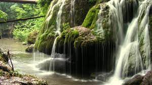 Romsilva a postat imagini noi, care surprind exact momentul prăbușirii unei bucăți din cascada bigăr, una dintre cele mai frumoase din. Cascada Bigar Youtube