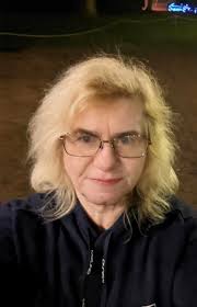 When Catherine has been down the boat for a few days and meets up with  Nicola at the pool bar! #missyoubestie