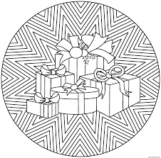 Un mandala de noël à imprimer pour les enfants : Coloriage Mandala Noel Cadeaux Dessin Mandala De Noel A Imprimer