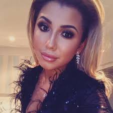 Phoebe Hilton's Instagram, Twitter & Facebook