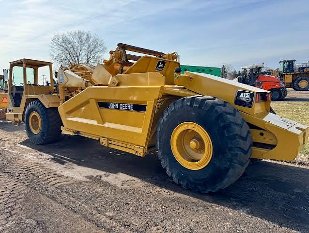 John Deere 762B Scraper
