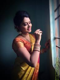 Kollywood actress shalu shamu wearing black kanchipuram silk saree from. Rachitha Dinesh Mahalakshmi Saravanan Meenakshi Actress Instagram And Travel Photos 5 In Golden Saree Against Window Gethu Cinema