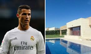 Fans of real madrid superstar cristiano ronaldo have been given a glimpse inside his house, with the portuguese giving a. Ronaldo Opens The Doors To His 4 8m Mansion With Seven Bedrooms And Eight Bathrooms World News Express Co Uk