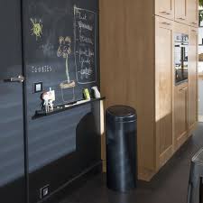 La peinture tableau noir smart vous permet de créer des zones inscriptibles de la taille que vous souhaitez. Et Si Vous Peingniez Un Mur Tableau De Peinture Ardoise Dans La Cuisine Pour Y Ecrire La Liste Des Course Parement Mural Decoration Maison Idee De Decoration