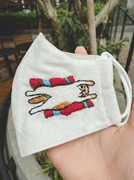 And although fabric face masks cannot guarantee 100% protection against airborne virus (even n95 masks can't), the normal face masks can partly protect you now, let's start sewing to protect our family with my face mask pattern. Embroidered Linen Face Mask Handmade Face Cover Washable Face Mask Bead Embroidery Patterns Embroidery Designs Cat Face Mask