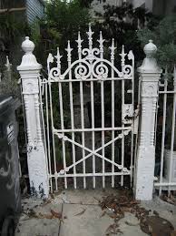 Look through examples of pintu gerbang translation in sentences, listen to pronunciation and learn grammar. Gate Wiktionary