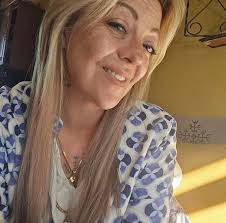 Kennt dier wegl froen wei een kann geint Schwaarzarbescht erfirgoen. Dei  Persoun kritt zu 99% RMG an geht fir 12,50€ dei ganz Woch bei Leit Schwaarz  schaffen.