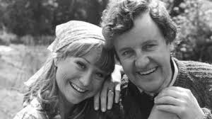 Felicity kendal stars as charlotte bartlett, lucy's spinster chaperone in adrian noble's tour of a room with a view. What Has Felicity Kendal Done To Her Face Starts At 60