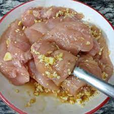 Rebus ayam dengan api sedang, singkirkan buih yang muncul di dalam panci. Resep Ayam Untuk Diet Masakan Mama Mudah