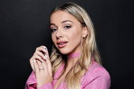 Meer dan 200 'dinosauriërs' komen samen voor het wereldkampioenschap T.  rex-racen