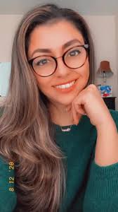 Vanessa Hurd (@veel0vies)