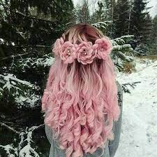 Coiffure Cheveux Rose Avec Des Fleurs Hair Style Jolie Coiffure Couleur Cheveux Tendance Idee Couleur Cheveux