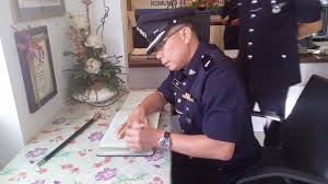 Bekas ketua polis negara khalid abu bakar pada selasa dilantik sebagai duta khas untuk meningkatkan hubungan dan kerjasama dengan masyarakat antarabangsa dalam usaha memerangi keganasan, fahaman pelampau dan pemerdagangan manusia. Pemeriksaan Perintah Tetap Ipd Timur Laut Pulau Pinang Facebook