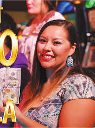 Carol Peet's Instagram, Twitter & Facebook