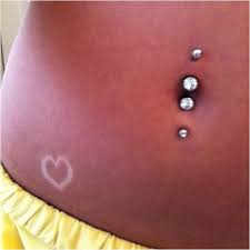 Now I Want To Get My Bottom Done This Looks So Cool Double Navel Piercings I Like The Tan Tattoo Hip Piercings Belly Button Piercing Piercings