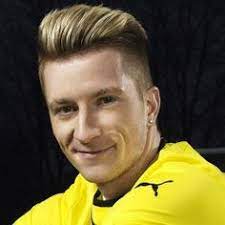 Marco reus's haircut consist primarily of an undercut and fade with the comb over, although the famous football player has style a texture slick back or faux hawk in the past. Pin Oleh Erika Yaman Di Mens Hairstyle Barbering Ide Potongan Rambut Marco Reus Gaya Rambut Pria