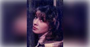 Lora Carr's Instagram, Twitter & Facebook