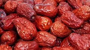 Salah satu manfaat kurma ajwa adalah untuk kesehatan ginjal dan menurunkan tekanan darah. 8 Manfaat Kurma Cina Untuk Kesehatan Tubuh