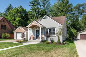 Ann Arbor Mi Real Estate Ann Arbor Homes For Sale Realtor Com In 2020 Real Estate House Styles Home