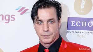 The video was directed by serghey grey. Neues Video Ist Rammstein Sanger Till Lindemann Etwa Vegan