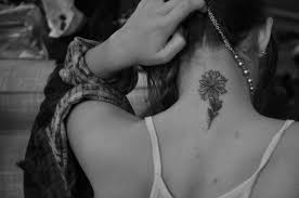 Black And White Daisy Flower Tattoo Black And White Daisy Flower Tattoo On Girl Back Neck Neck Tattoo Back Of Neck Tattoo Daisy Tattoo