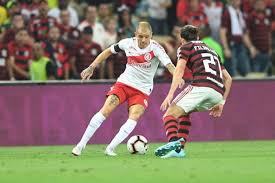 Flamengo are more or less at full strength here with only maia and alves missing out due to injury. Internacional X Flamengo Com Beira Rio Lotado Time De Odair Busca Reverter Resultado Para Ir A Semifinal