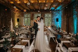 Wir freuen uns, dass sie unseren internetauftritt besuchen und hoffen, sie lassen sich von unserer begeisterung für diesen ort und dieses projekt anstecken. Rustikal Romantische Hochzeit Im Rittergut Orr In Pulheim