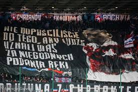 Zmiany w zarządzie wisły kraków nie spodobały się wszystkim kibicom białej gwiazdy. Kibice Wisly Krakow Przygotowywali W Hali Oprawe Na Mecz Pilkarzy Rozpylone Substancje Uniemozliwily Rozegranie Meczu Juniorom Pilka Nozna Sport Pl