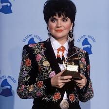 Linda Ronstadt has been nominated for 26 Grammy Awards throughout the years  and won 10 of them! 🏆 She won her first one in 1970 for Best Contemporary  Vocal Performance (Female) ⚡️