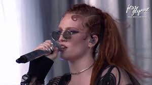 Jess Glynne Don T Be So Hard On Yourself Jess Glynne Don T Be So Hard On Yourself Rather Be Live At Big Weeke Youtube Musica Bbc