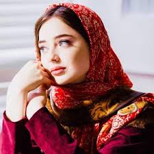 إذا ظهر ش عاع من نور جمال الحق في صورة معشوق موزون الشمائل فإنه شبيه بالرائحة من حانة العشق الحقيق Beautiful Blonde Girl Persian Beauties Beautiful Girl Face