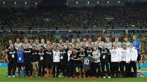 Vor 1984 wurde deutschland durch die deutsche fußballnationalmannschaft der amateure bei olympischen spielen vertreten. Olympia Nach 1945 Erst Unbelohnt Dann Bronze Und Silber Dfb Deutscher Fussball Bund E V