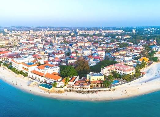 Blue water and beach scenery illustrating an Indian Ocean island holiday