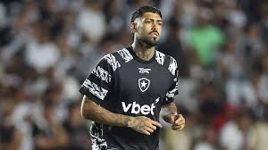 Palmeiras avança na contratação do zagueiro Alexander Barboza, do Botafogo, diz jornalista