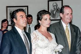 Συναυλία στη γλυφάδα πραγματοποίησε τη νύχτα της τετάρτης ο πολυαγαπημένος και δημοφιλής τραγουδιστής, τόλης βοσκόπουλος. Antzela Gkerekoy Tolhs Boskopoylos Ekleisan 23 Xronia Gamoy Znews