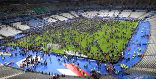 Stade de france ma ruchomą trybunę, którą można schować, aby odsłonić część toru lekkoatletycznego. Zwei Tore Und Zwei Bomben Sz Magazin