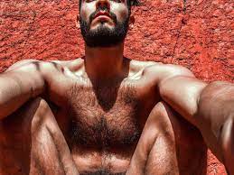 Hugo catalan desnudo
