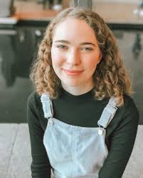 ✨Senior Spotlight✨ Abigail Kempf is graduating from Barnard with a major in  Spanish and Latin American Cultures and a minor in chemistry! Next year,  she is going to Harvard Medical School to