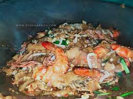 Masukkan kicap dan sos tiram serta sos ikan. Resepi Kuey Teow Goreng Kering Eyqa Hasnan S Blog