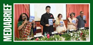 Prasoon Joshi launches Dr Hema Joshi's book 'Do Palkon Ki Chhavn Main'