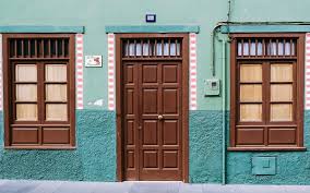 Tips finishing warna solid lebih mudah dengan cat kapur. Cara Mengecat Pintu Dan Jendela Flokq Coliving Blog