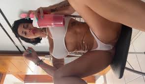 Mara Oliveira (Maraasp) de calcinha - Famosas Nuas