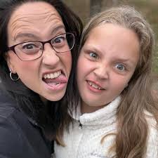 Who can provide a dessert bar and small wedding cake in Vermont for October  2025?