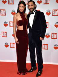 Rebecca instagram mir model taff moderatorin pro7 nackt germanys next topmodel finalistin heidi klum freund mann lets dance twitter facebook gntm hot girl. Rebecca Mir Und Massimo Sinato Ein Herz Fur Kinder Frauen Models Models Ein Herz Fur Kinder