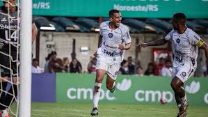 Caxias vence São Luiz em Ijuí e larga em vantagem nas semifinais da Taça Farroupilha