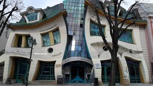 Krzywy Domek Crooked House Crooked House Unusual Homes Unusual Buildings