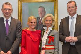 Sie ist die älteste bank deutschlands und wird seit gründung von persönlich haftenden gesellschaftern geführt. 3 Gemeinschaftsveranstaltung Der Berenberg Veranstaltungsreihe Women Only Und Dem Club Europaischer Unternehmerinnen Ceu