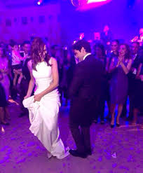 Algunos llevan ahí desde las 7.30 de la mañana. Cayetano Rivera Y Eva Gonzalez Recordamos Su Boda 5 Anos Despues